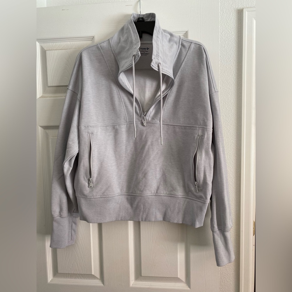 Old Navy Women’s cropped active dynamic fleece